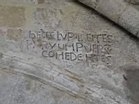 Vesseaux, Eglise Saint-Pierre-aux-Liens, Porche roman (3)
